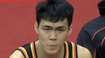 王俊杰18分14板中国男篮险胜拉德尼基，徐昕10分首秀惊艳